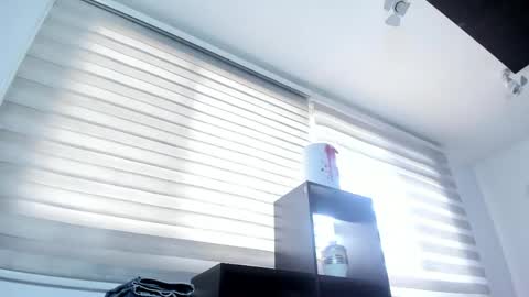 dylanroyce_ online show from March 27, 2:07 pm