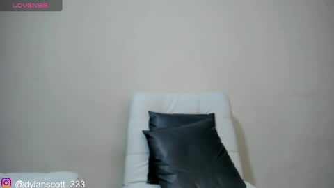 Snapshot of dylanscott_106 chatting on February 6, 4:14 pm dylanscott_106 online show from February 6, 4:14 pm