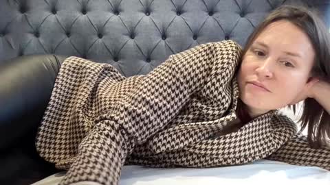 Nadia Ferreira  online show from November 14, 1:46 pm