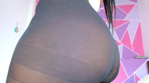 Snapshot of ebony_alika chatting on December 11, 5:14 pm Alika Ashanti online show from December 11, 5:14 pm