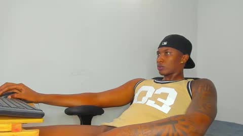 Snapshot of ebony_brandons chatting on February 14, 8:37 pm Brandon online show from February 14, 8:37 pm