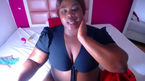 Snapshot of ebony_sugar_mommy chatting on February 8, 6:54 am MILENA online show from February 8, 6:54 am