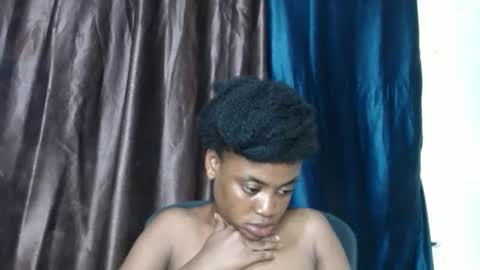 Snapshot of ebonypussy_xx chatting on October 16, 1:16 am ebonypussy_xx online show from October 16, 1:16 am