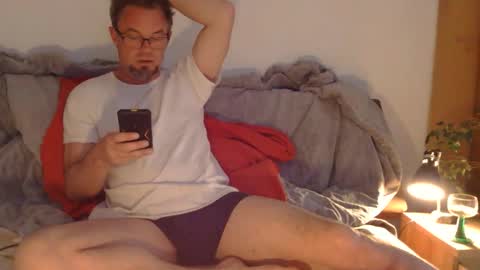 edelholz87 online show from April 27, 5:32 pm