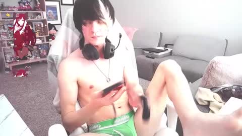 EdgeTwink online show from December 29, 8:15 pm