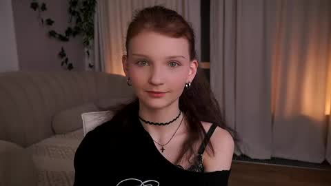 Lisa  online show from June 3, 10:59 pm