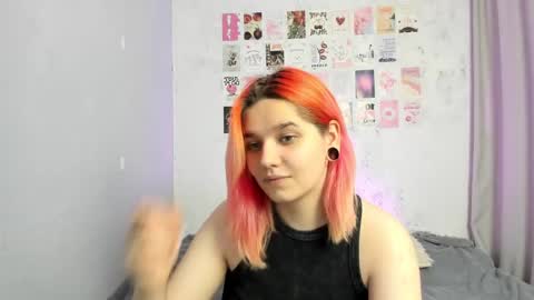 Snapshot of edna_dana chatting on December 7, 5:15 pm Edna online show from December 7, 5:15 pm