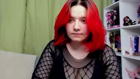 Snapshot of edna_dana chatting on September 19, 7:06 pm Edna online show from September 19, 7:06 pm
