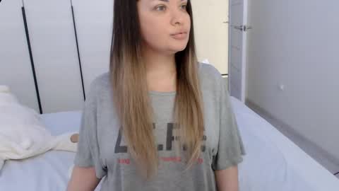 Snapshot of eelena4kiss chatting on February 23, 9:44 am eelena4kiss online show from February 23, 9:44 am