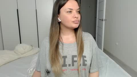 Snapshot of eelena4kiss chatting on February 9, 5:33 pm eelena4kiss online show from February 9, 5:33 pm