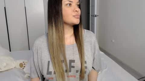 Snapshot of eelena4kiss chatting on February 23, 1:42 pm eelena4kiss online show from February 23, 1:42 pm