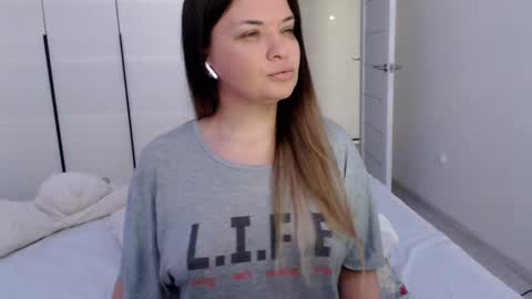 Snapshot of eelena4kiss chatting on February 9, 10:53 am eelena4kiss online show from February 9, 10:53 am