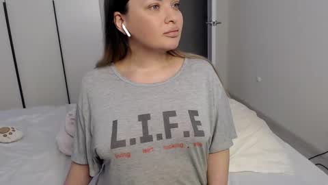 Snapshot of eelena4kiss chatting on February 16, 7:49 pm eelena4kiss online show from February 16, 7:49 pm