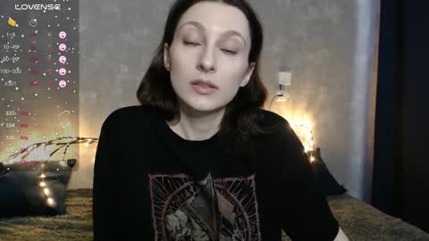 Snapshot of effy_gray chatting on January 13, 7:11 am Anna online show from January 13, 7:11 am