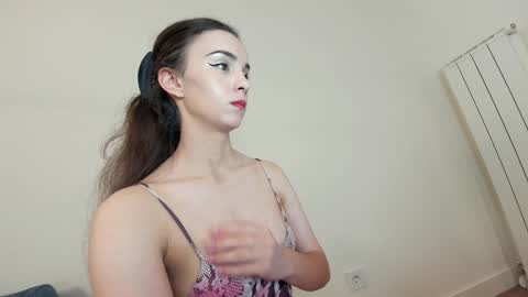 Snapshot of ehotlovea chatting on September 15, 9:16 pm Erik and Alice online show from September 15, 9:16 pm