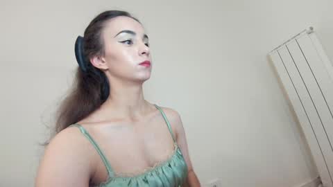 Snapshot of ehotlovea chatting on September 10, 8:43 pm Erik and Alice online show from September 10, 8:43 pm