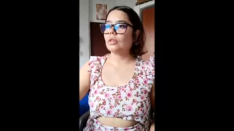 eimy_saenzz online show from February 26, 5:16 pm