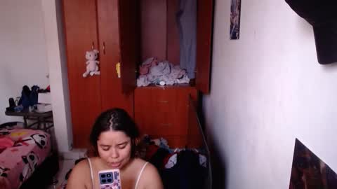 eimy_saenzz online show from March 12, 6:33 pm