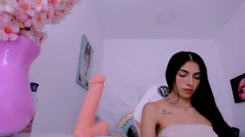 Snapshot of eimy_skinny chatting on February 13, 3:45 pm eimy online show from February 13, 3:45 pm