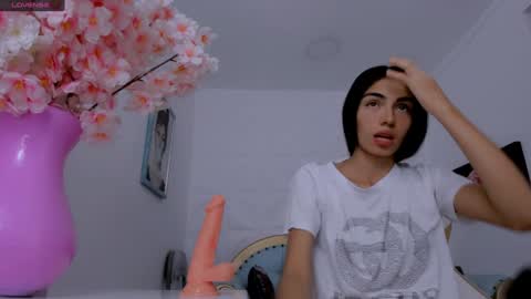 Snapshot of eimy_skinny chatting on February 6, 12:04 pm eimy online show from February 6, 12:04 pm