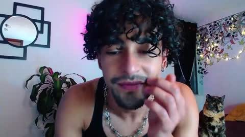 xoxo online show from April 1, 12:11 am