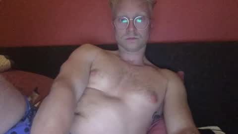 Snapshot of el_thunder chatting on March 12, 8:20 pm MrE online show from March 12, 8:20 pm