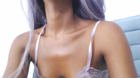 elaisaprincess online show from February 1, 11:37 pm