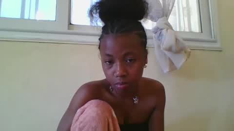 elalia1234 online show from December 5, 6:01 am