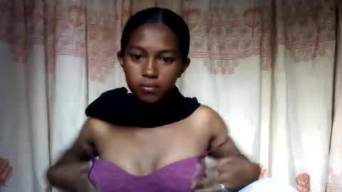 elaliealdy online show from April 22, 1:51 pm