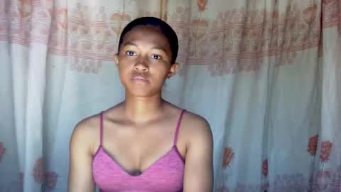 elaliealdy online show from April 19, 8:04 am