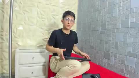 Elan Giralon online show from February 4, 12:25 am