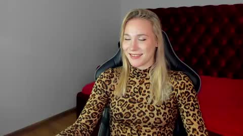 elaravoltage online show from April 23, 5:14 pm