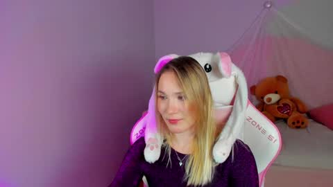 elaravoltage online show from April 16, 9:39 pm