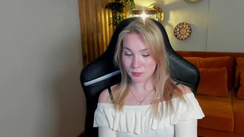 elaravoltage online show from May 12, 5:27 am