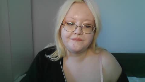 elayne_sweet online show from April 8, 9:23 am