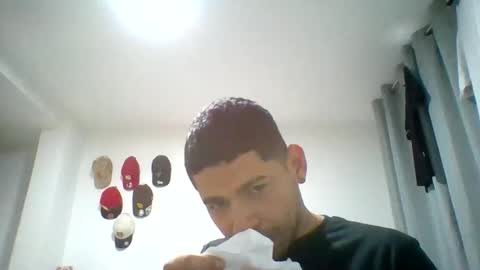 elberjimenes97 online show from May 19, 1:01 am