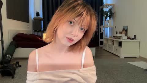 Snapshot of electric_woman chatting on October 17, 11:03 am Aleksa online show from October 17, 11:03 am