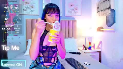 Snapshot of elektrablue_1 chatting on October 1, 4:00 am Elektra online show from October 1, 4:00 am