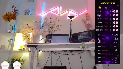 Snapshot of elena_marilyn chatting on October 20, 6:24 pm Elena online show from October 20, 6:24 pm