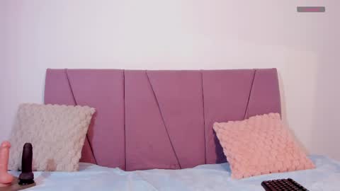 elena_wolff online show from May 17, 12:25 pm
