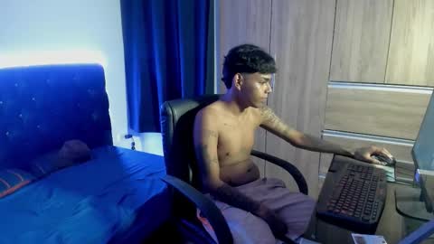 Snapshot of elias_ford chatting on October 9, 8:14 pm elias_ford online show from October 9, 8:14 pm