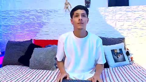 elias_salvatore_ online show from July 13, 5:16 pm