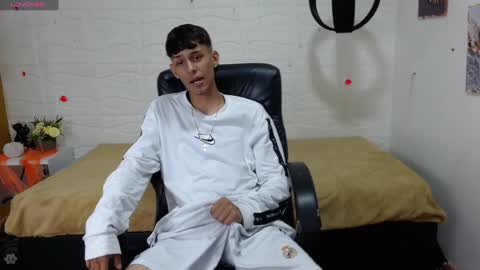 E L I A S online show from December 19, 3:29 am