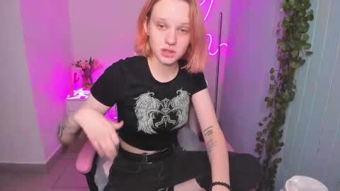 Snapshot of elieiza_xo chatting on October 18, 10:19 am elieiza_xo online show from October 18, 10:19 am