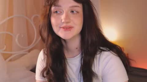 Snapshot of eliejay chatting on October 8, 5:24 am Ellie online show from October 8, 5:24 am