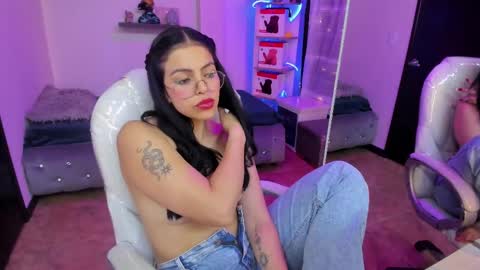 Snapshot of eliie_ruizz chatting on February 24, 7:44 am Eliie online show from February 24, 7:44 am