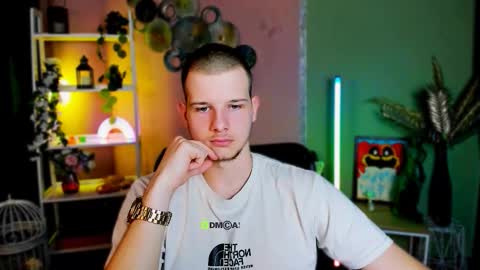 Snapshot of eliot_meow chatting on September 21, 4:11 pm eliot_meow online show from September 21, 4:11 pm