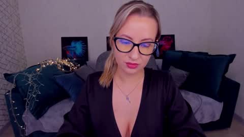 Elisabeth online show from March 12, 3:51 pm