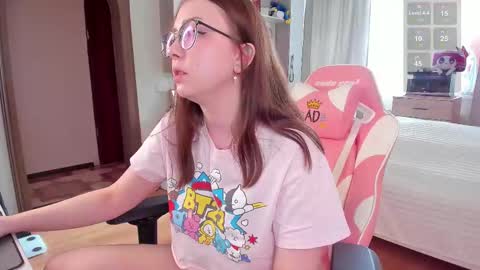 Snapshot of elisejays chatting on February 20, 10:16 am Elise online show from February 20, 10:16 am