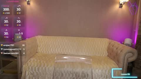 elisevelour online show from September 20, 6:44 pm